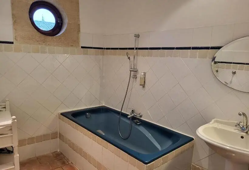 ビラ４ベッドルーム, La Maison Du Barry   Piscine   Billard   10 Personnes