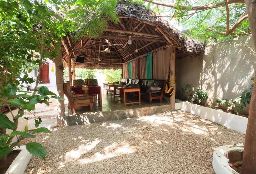 Comfort Driepersoonskamer, Savi House Nungwi