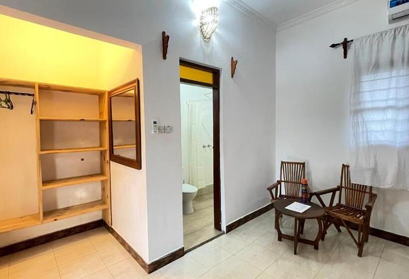 Comfort Driepersoonskamer, Savi House Nungwi