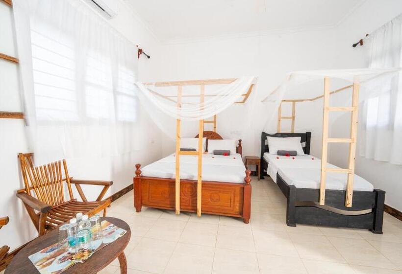 Comfort Driepersoonskamer, Savi House Nungwi