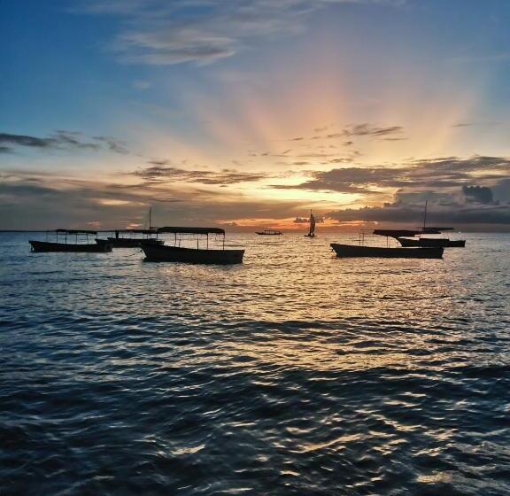 Comfort Driepersoonskamer, Savi House Nungwi