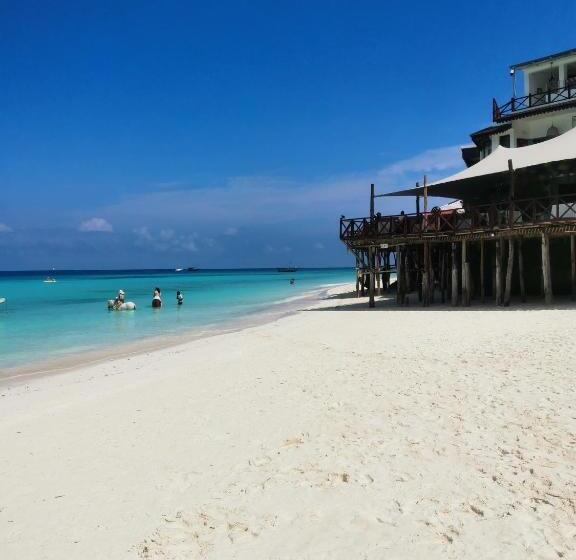 Comfort Driepersoonskamer, Savi House Nungwi