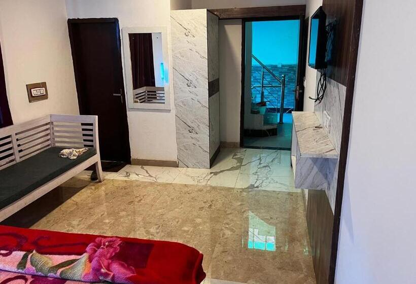 Номер Deluxe, Green