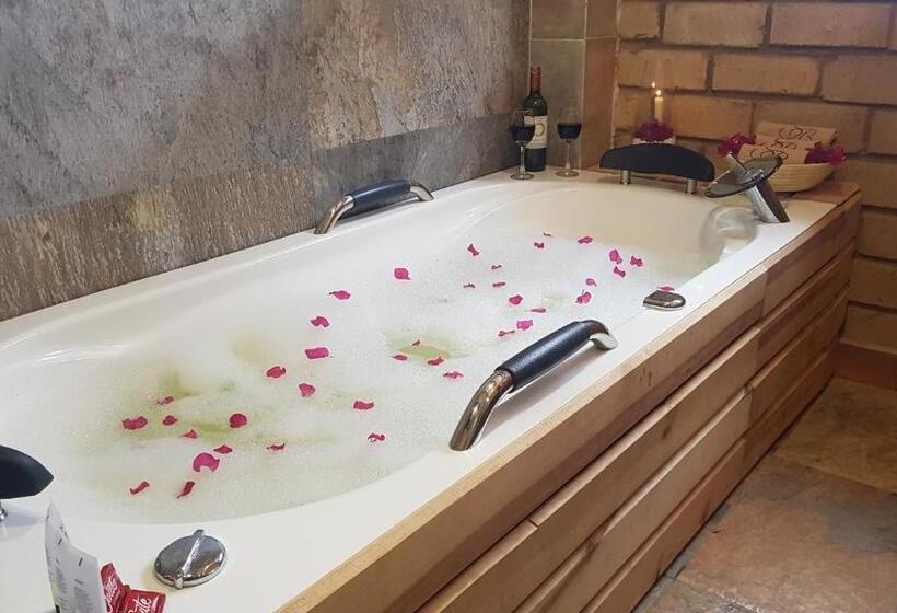 带按摩浴盆的套房, Casona Real Santa Barbara