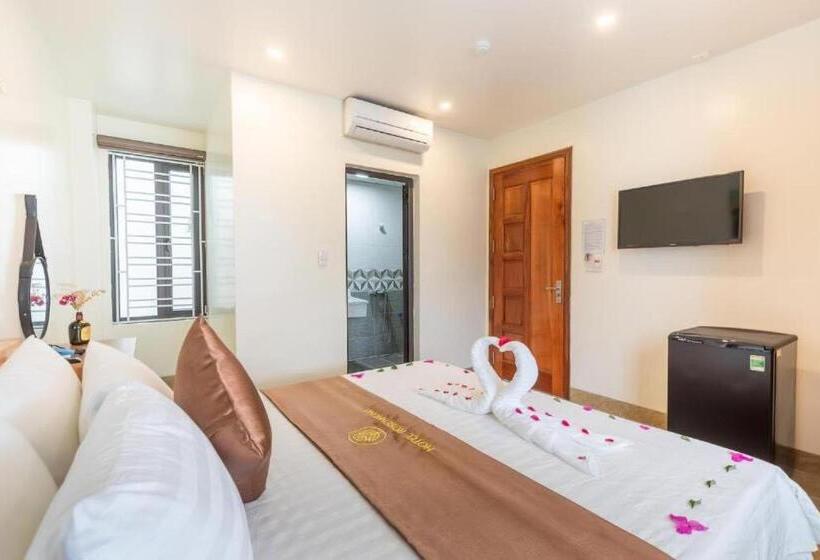 اتاق لوکس, Cat Ba Rose Nhung