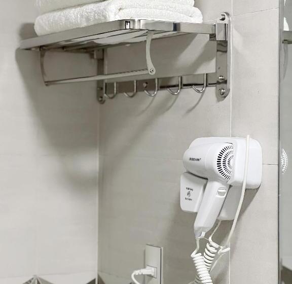 اتاق لوکس, Cat Ba Rose Nhung