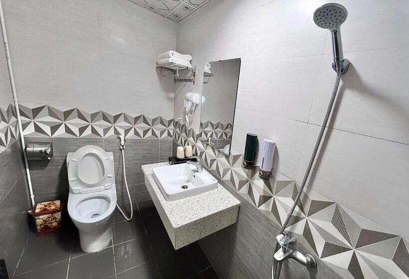 اتاق لوکس, Cat Ba Rose Nhung