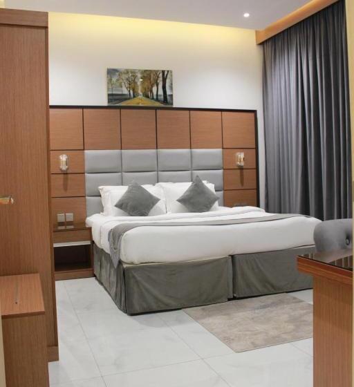 小型套房, Five Season