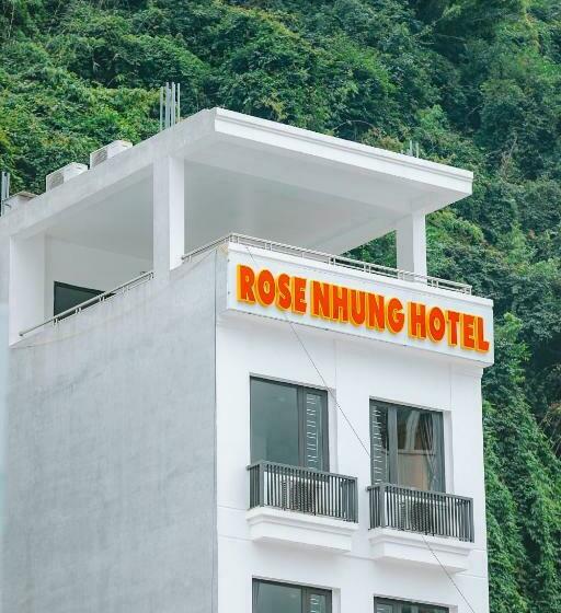 اتاق خانوادگی با چشم‌انداز کوه, Cat Ba Rose Nhung