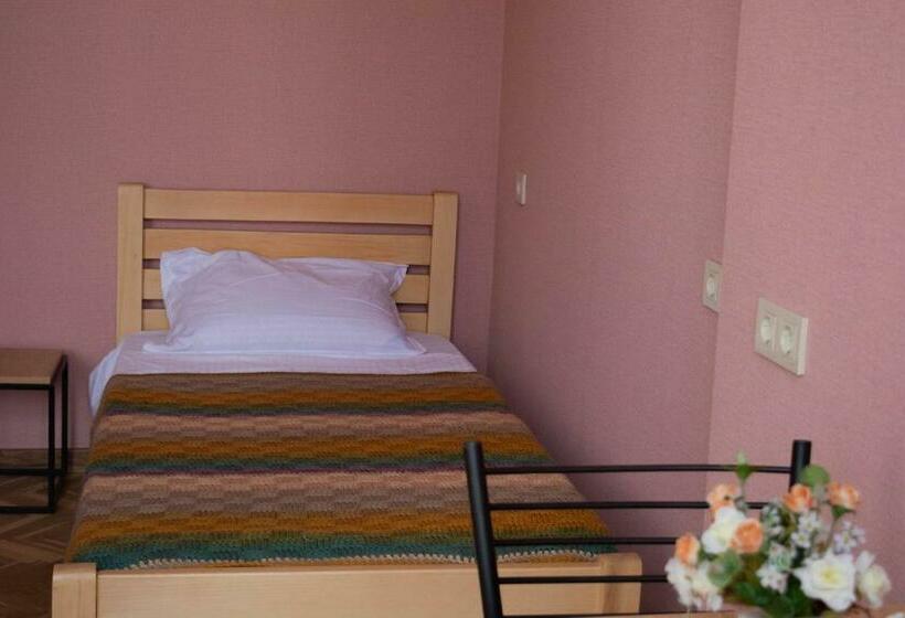 اتاق استاندارد سه نفره, Sunflower