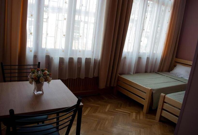 اتاق استاندارد سه نفره, Sunflower