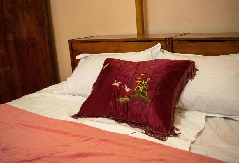 اتاق استاندارد با سرویس بهداشتی مشترک, Sunflower