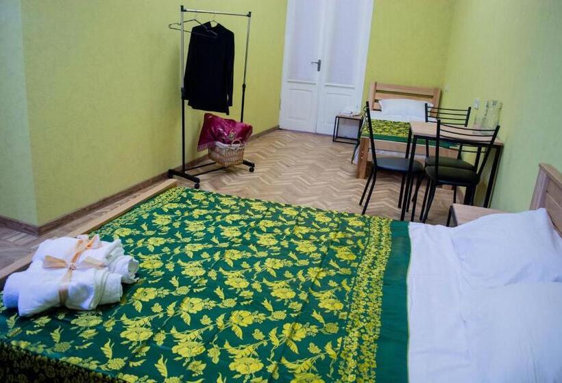 اتاق کلاسیک سه تخته, Sunflower