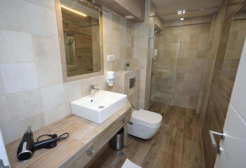 اتاق استاندارد سه نفره, Palace Megdan