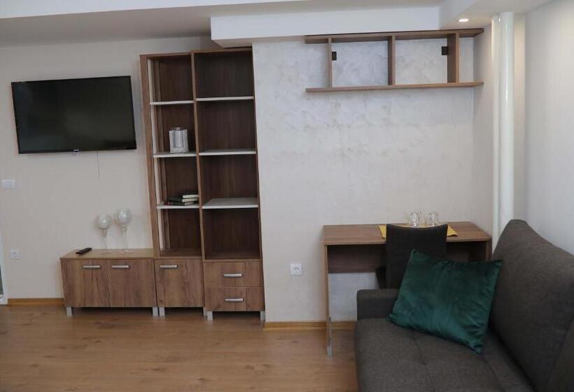 اتاق استاندارد سه نفره, Palace Megdan