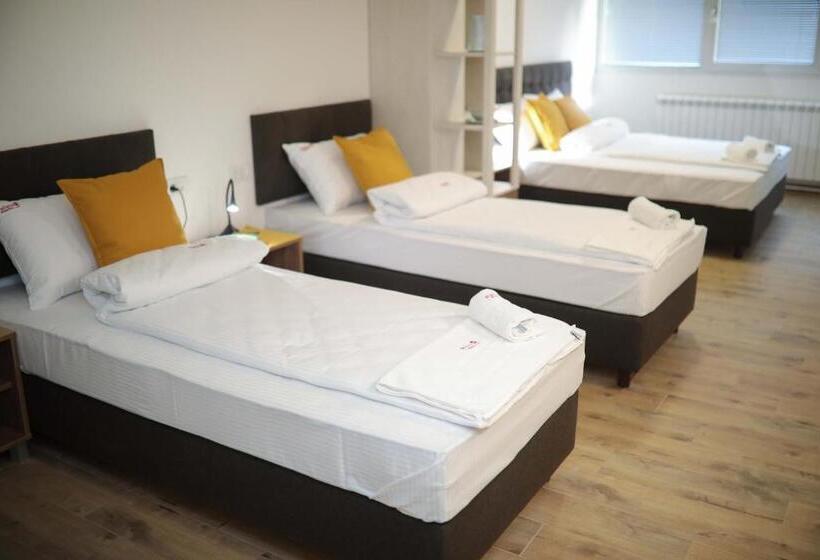 اتاق استاندارد چهار تخته, Palace Megdan