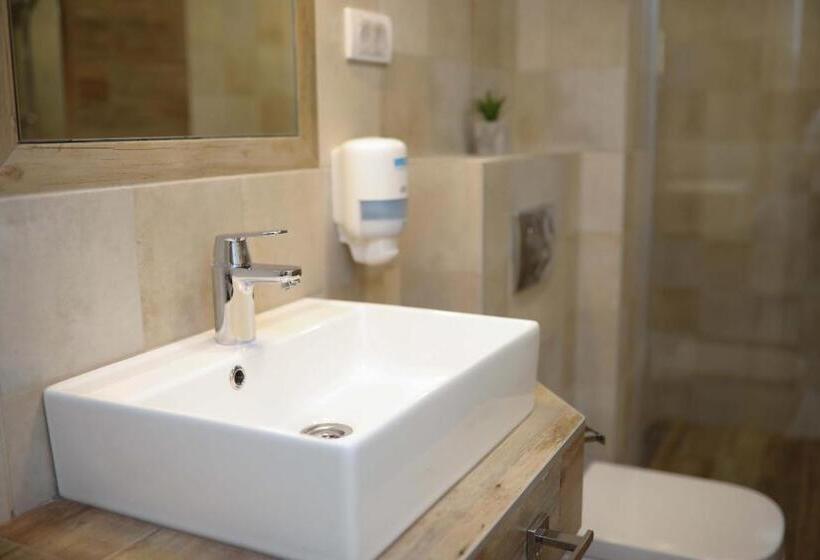 اتاق استاندارد سه نفره, Palace Megdan