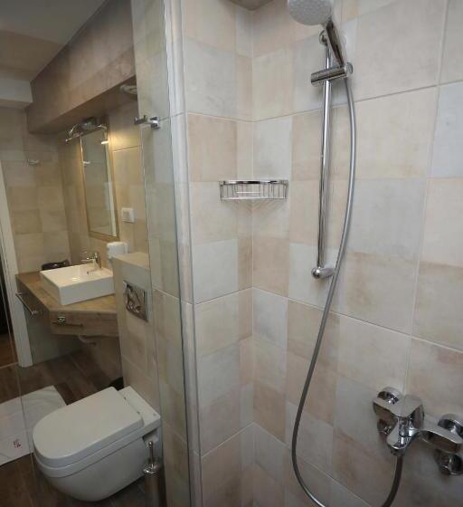 اتاق استاندارد سه نفره, Palace Megdan