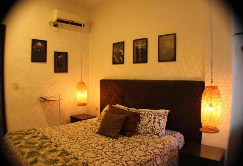 Quarto Superior, Boutique Budapez