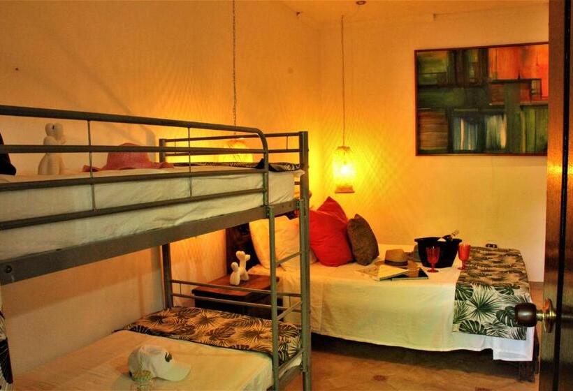 Четырехместный Номер Стандарт, Boutique Budapez