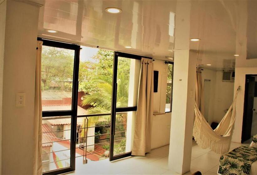 Quarto Familiar, Boutique Budapez