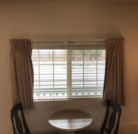 디럭스 룸, Cold Creek Inn