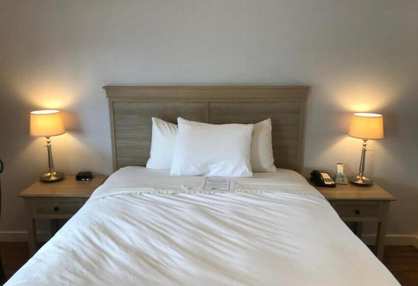 Номер Deluxe, Cold Creek Inn