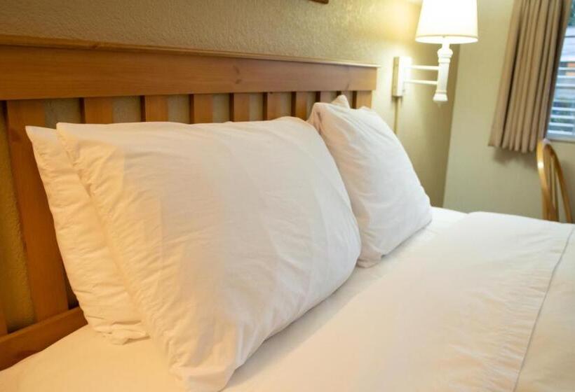 디럭스 스위트 킹 침대, Cold Creek Inn