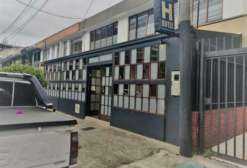 标准间, Kristal Ferial