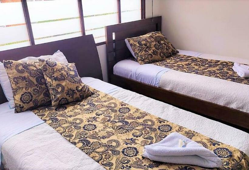 标准三人间, Kristal Ferial