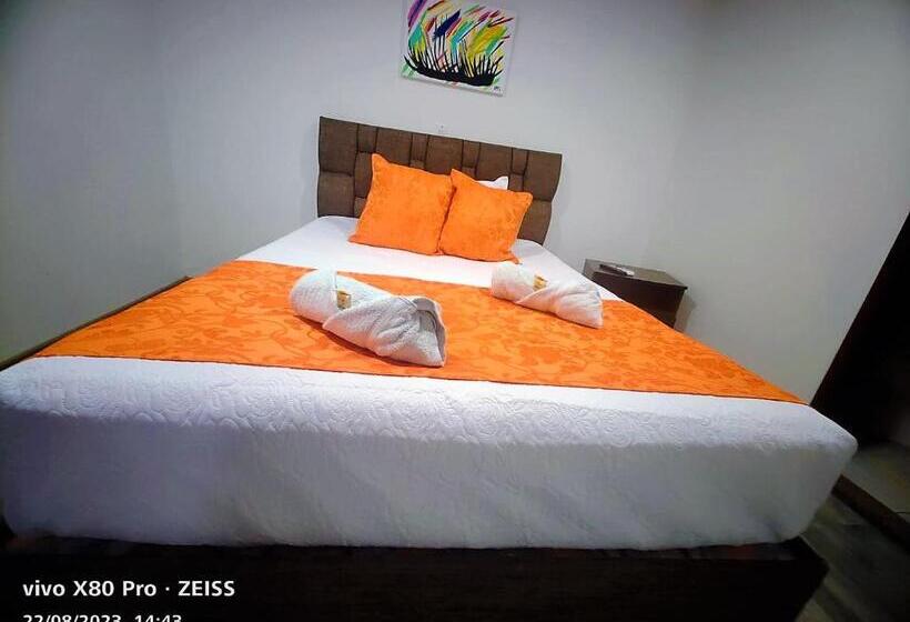 标准间, Kristal Ferial