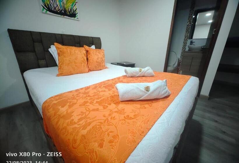 标准间, Kristal Ferial