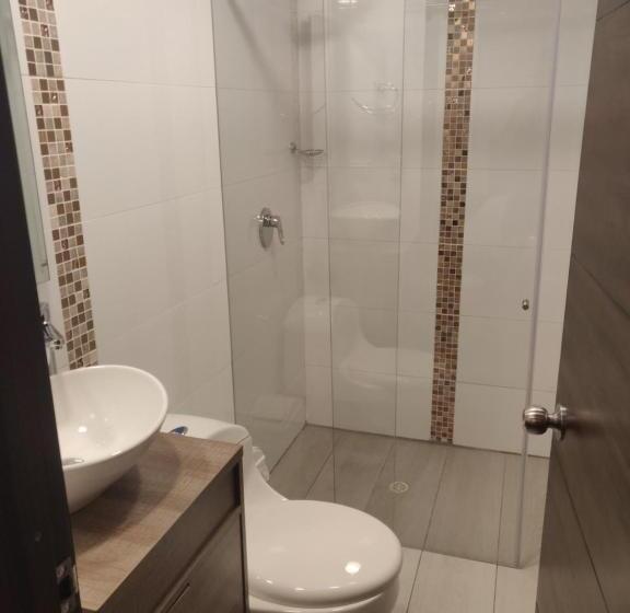 标准间, Kristal Ferial