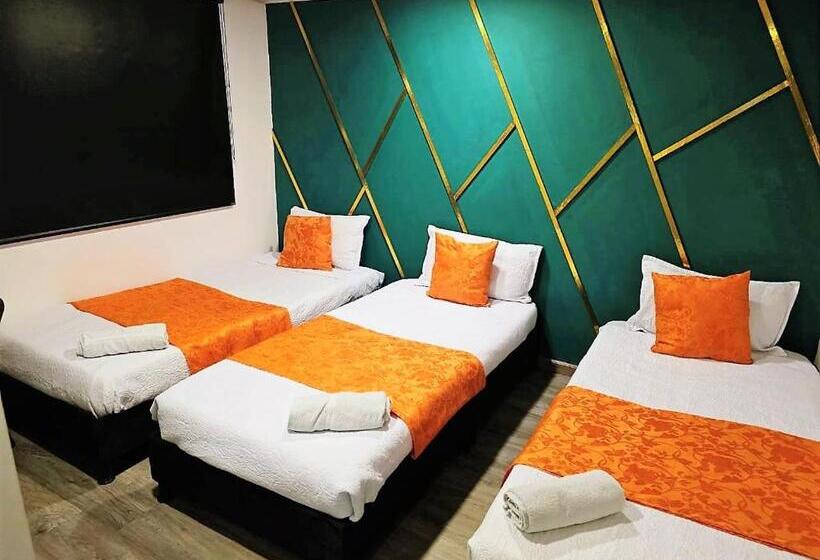 标准三人间, Kristal Ferial