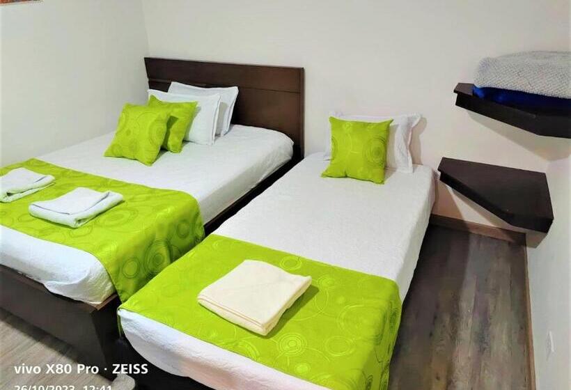 标准三人间, Kristal Ferial