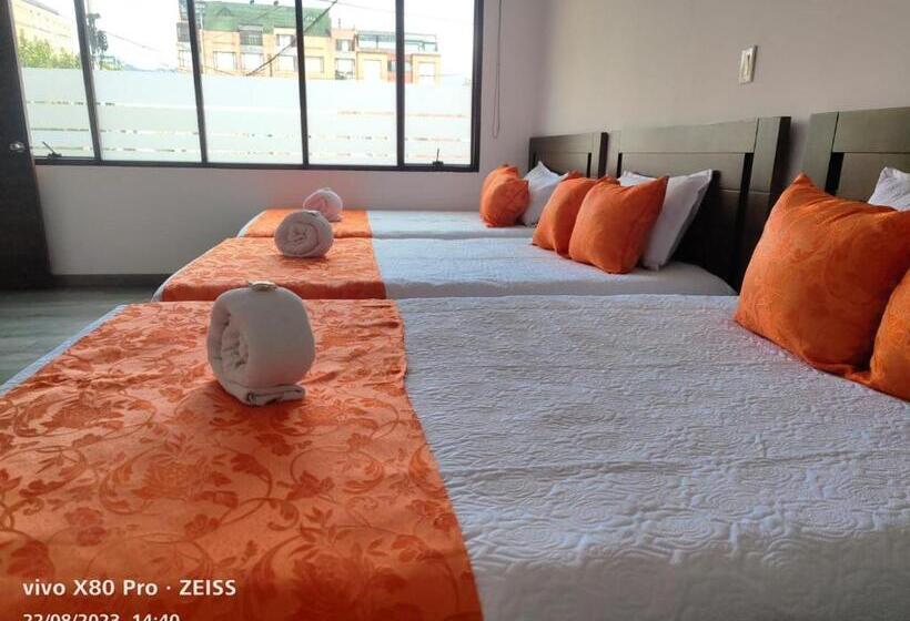 经典四人房间, Kristal Ferial