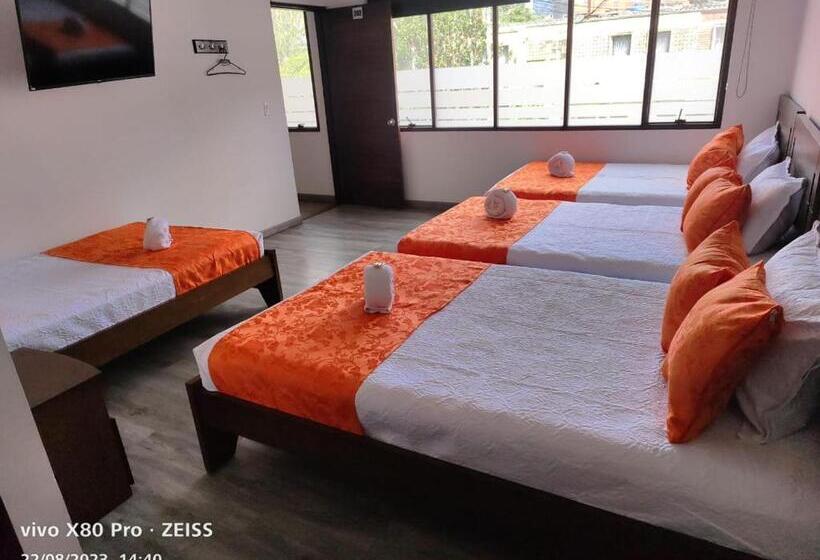 高级家庭房间, Kristal Ferial