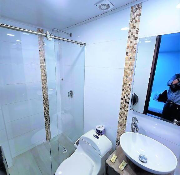 家庭间, Kristal Ferial