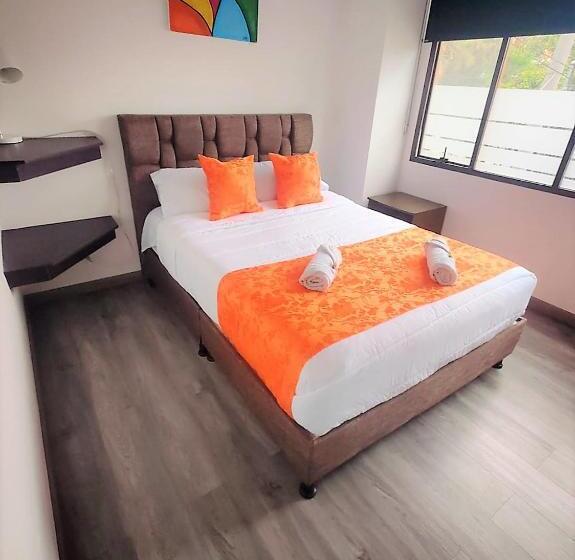 标准间, Kristal Ferial