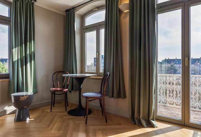 Номер Deluxe с Балконом, Mimosa Suites