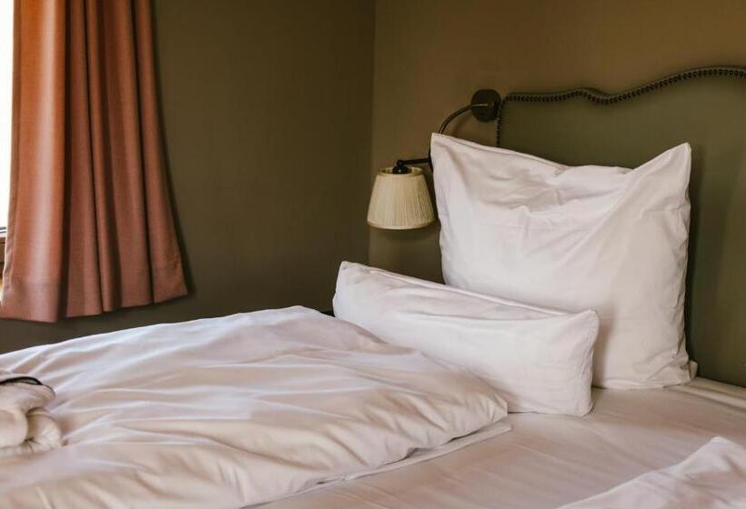 Номер Deluxe с Балконом, Mimosa Suites