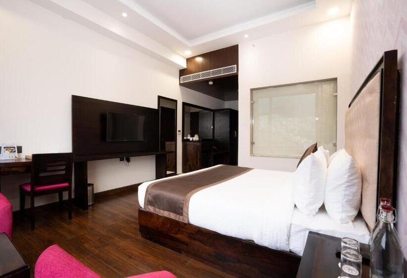 اتاق لوکس با تخت بزرگ, The Orchid Hotel Shimla