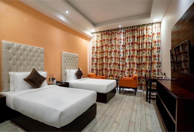 디럭스 룸, The Orchid Hotel Shimla