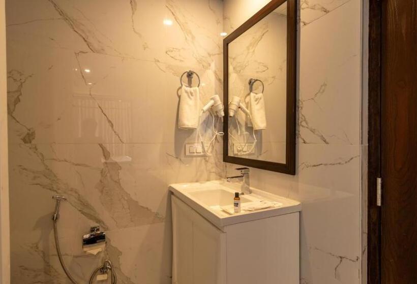 سوئیت با وان آب گرم, The Orchid Hotel Shimla