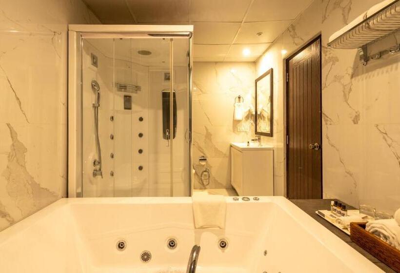 سوئیت با وان آب گرم, The Orchid Hotel Shimla