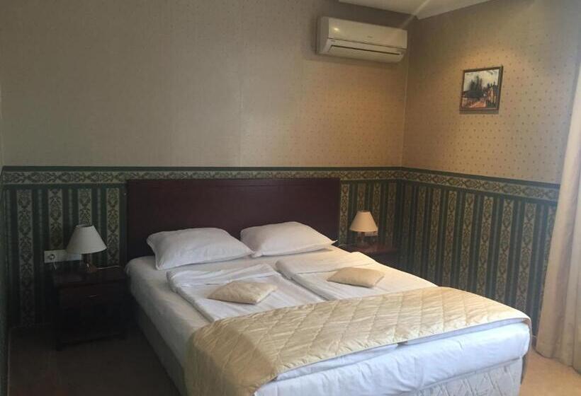 جناح, Chateau Montagne Hotel Troyan