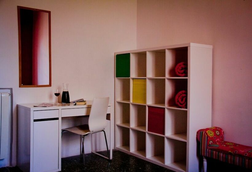 اتاق استاندارد با سرویس بهداشتی مشترک, Feetup Home Backpackers Valencia