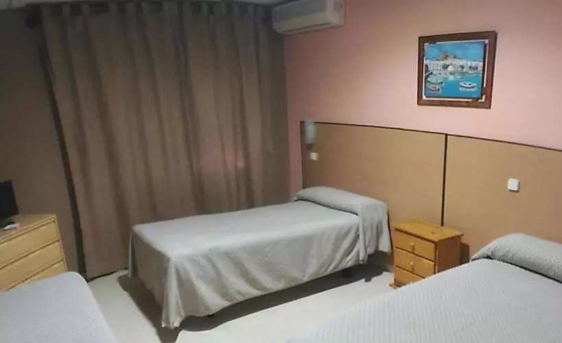 スタンダードトリプルルーム, Hostal Ds
