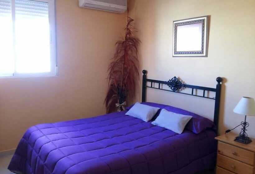 Номер Стандарт Трехместный, Hostal Ds