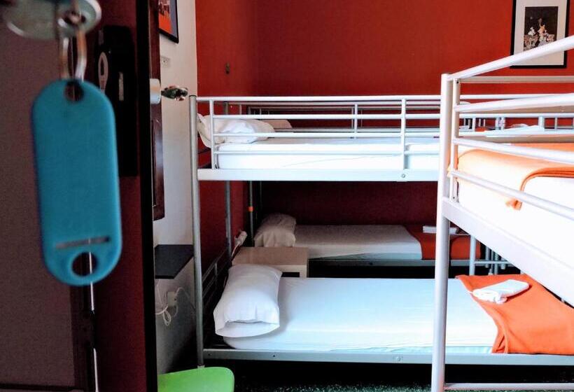 سرير فى غرفة مشتركه, Feetup Home Backpackers Valencia